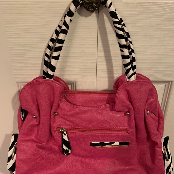 “Tãgs” Handbag - Picture 2 of 6